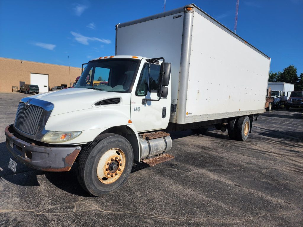 2003 INTERNATIONAL 4400 - Lakeside International Trucks