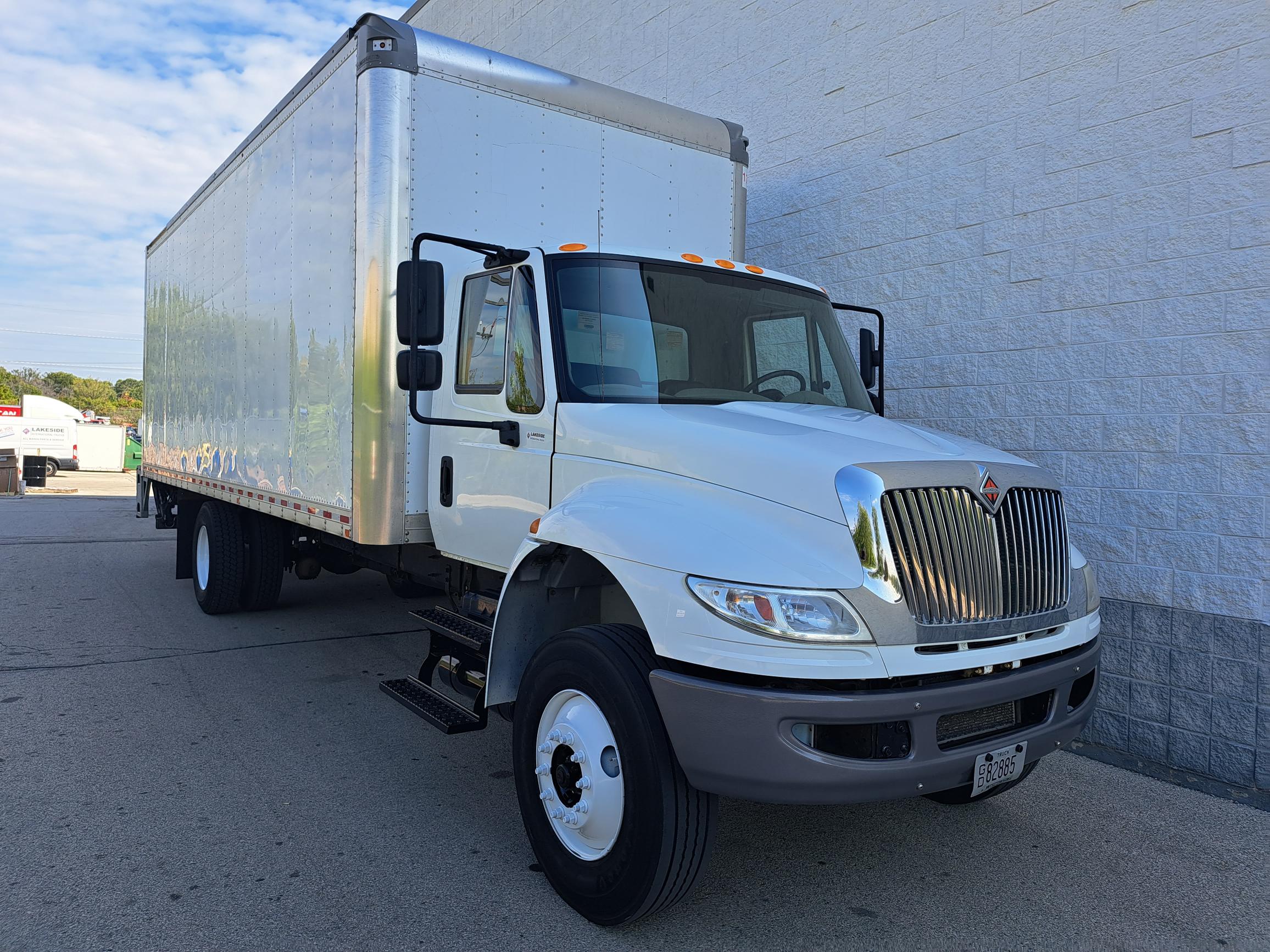 International 4300 cheap box truck