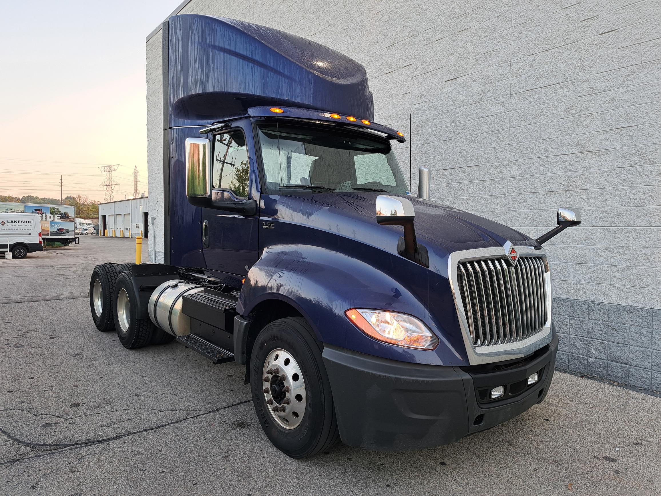 2020 INTERNATIONAL LT625 - image 1 of 6