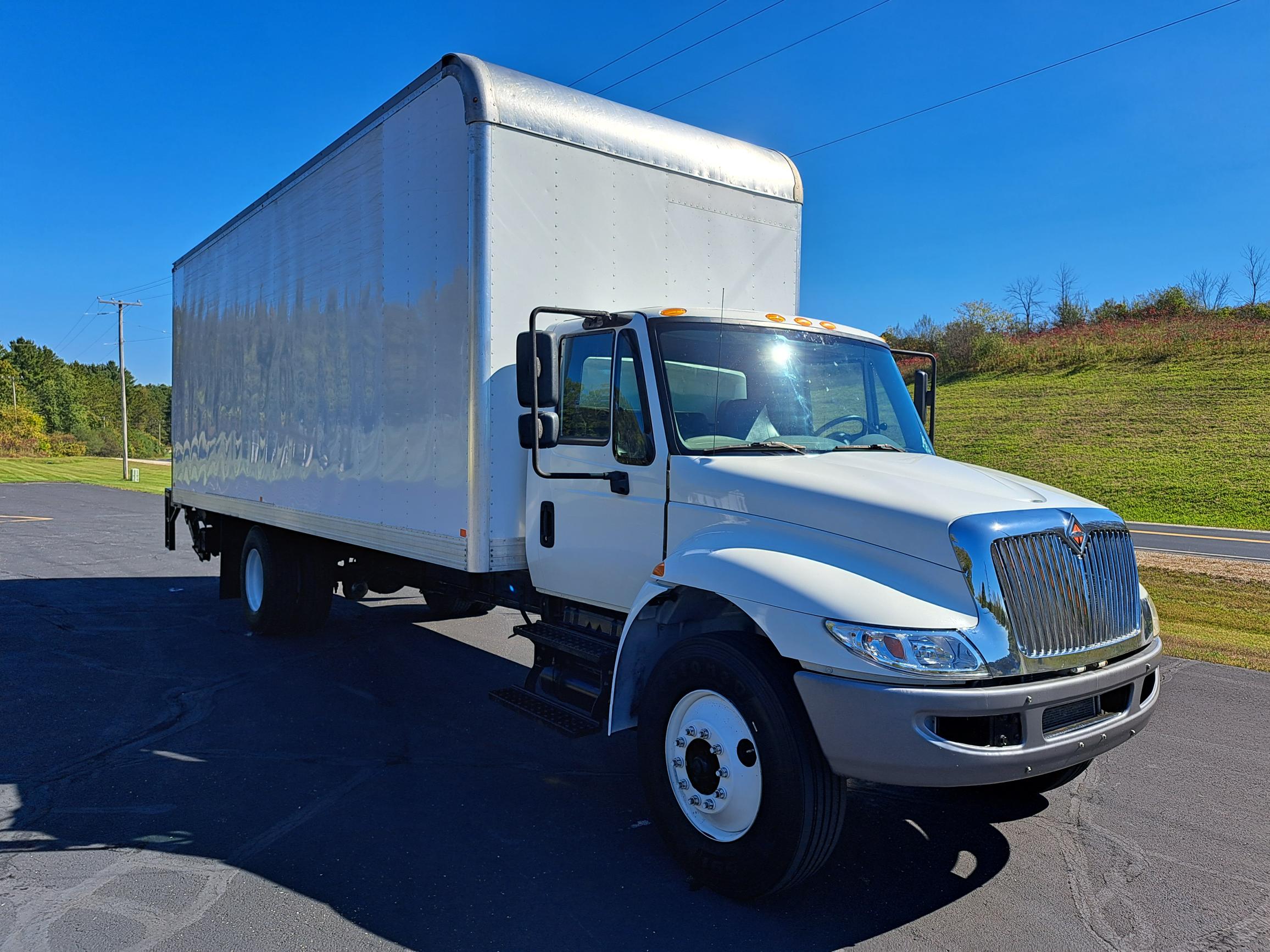 2018 INTERNATIONAL 4300 - image 1 of 6