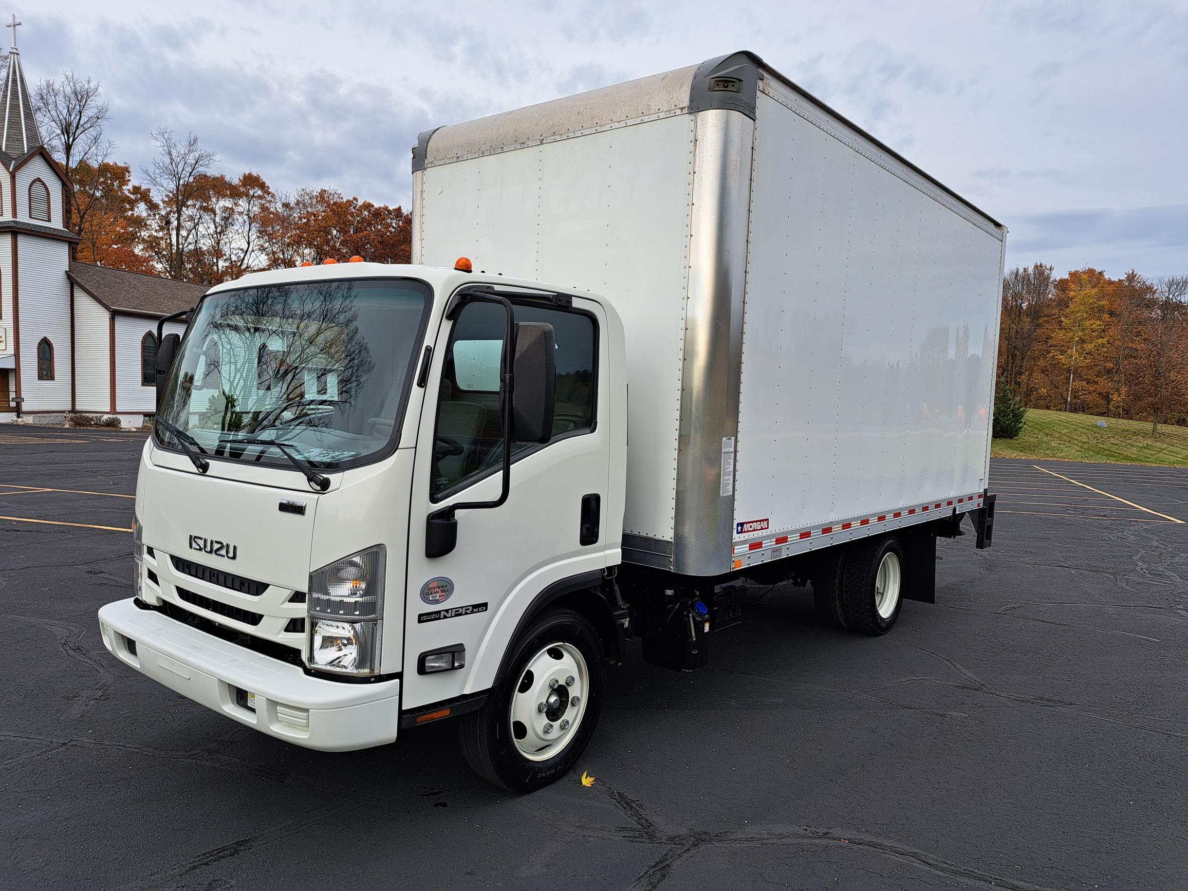 2022 Isuzu NPR - image 3 of 6