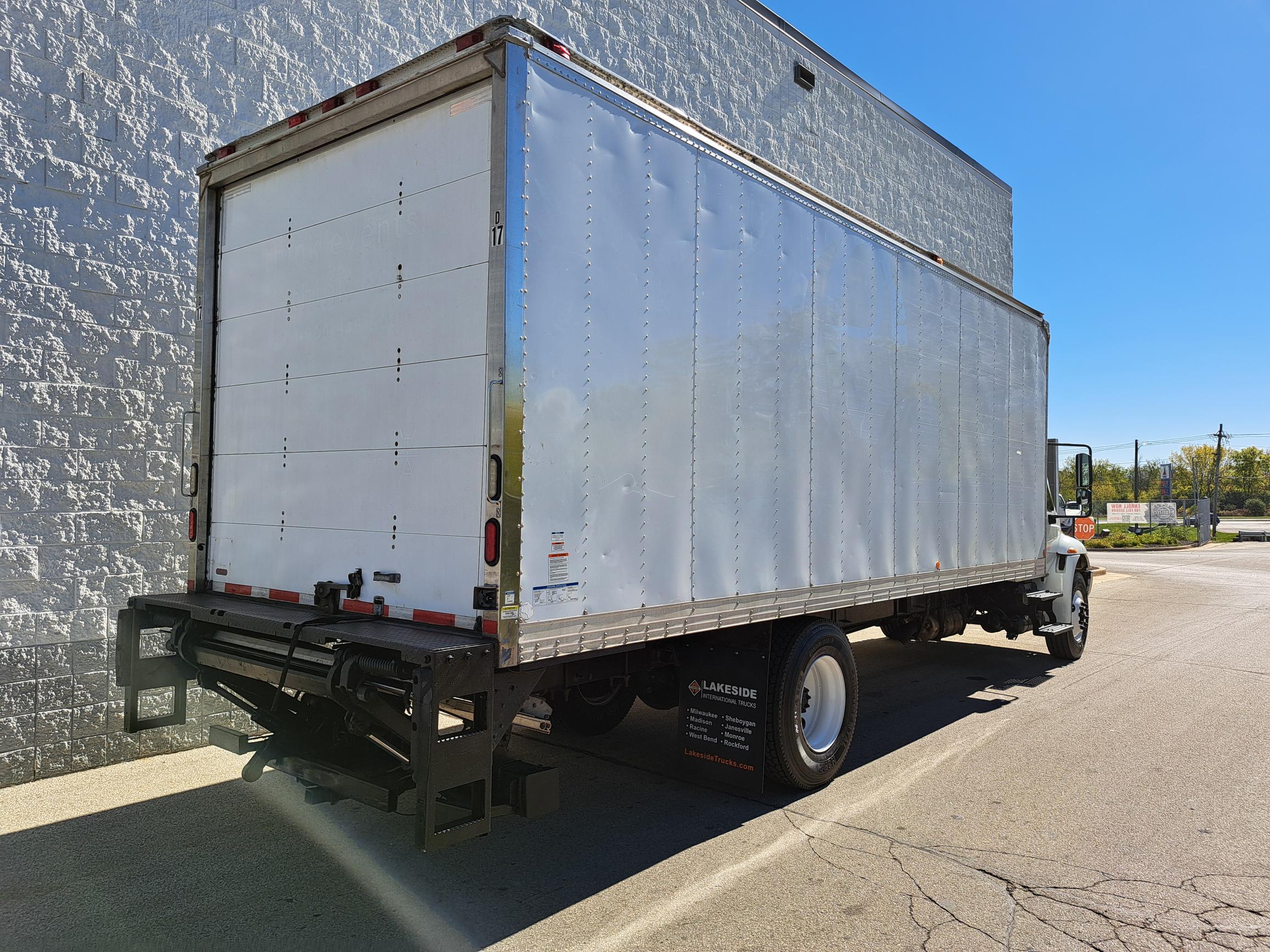 2018 INTERNATIONAL 4300 - image 2 of 6