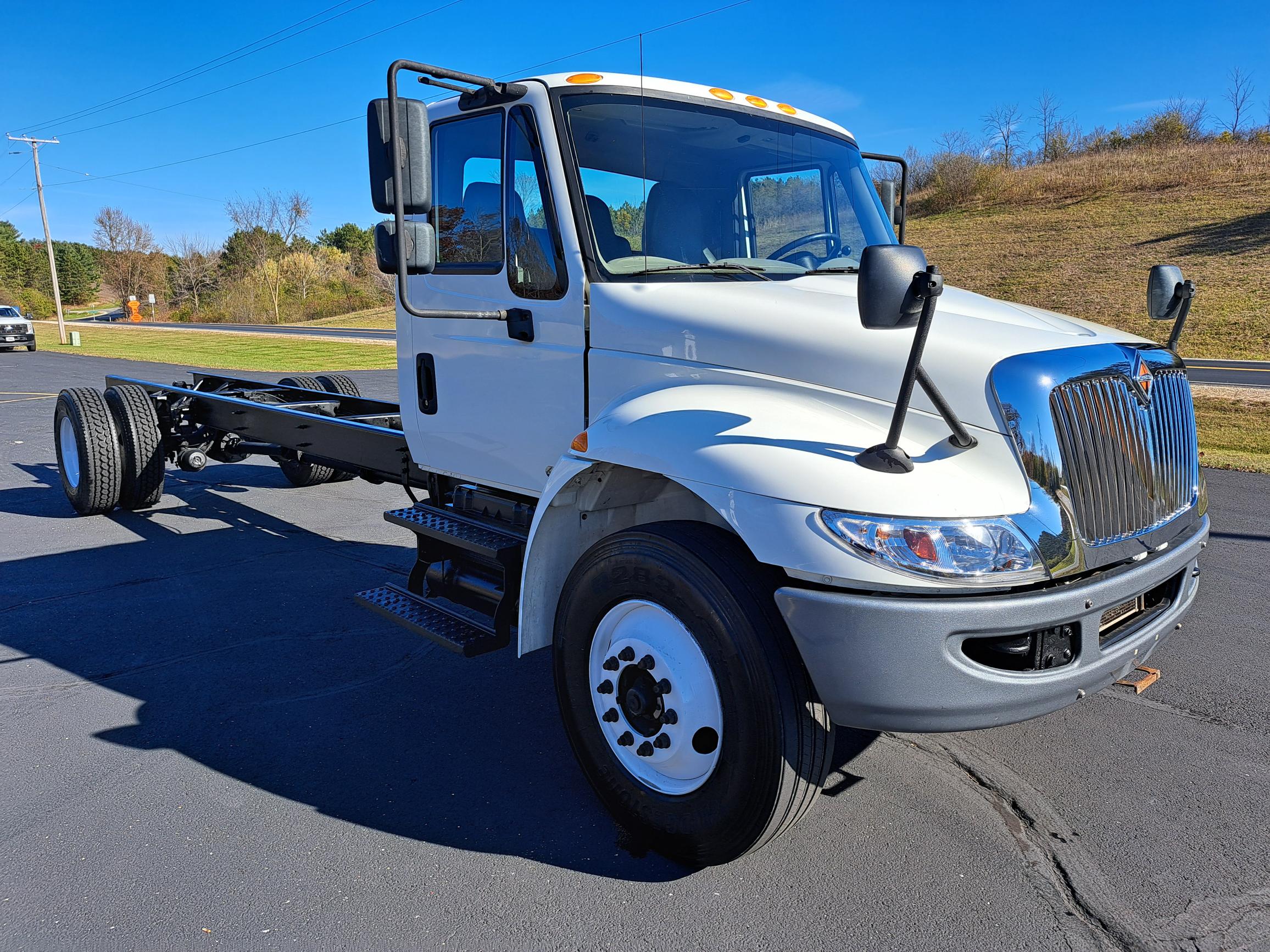 2019 INTERNATIONAL 4300 - image 1 of 6