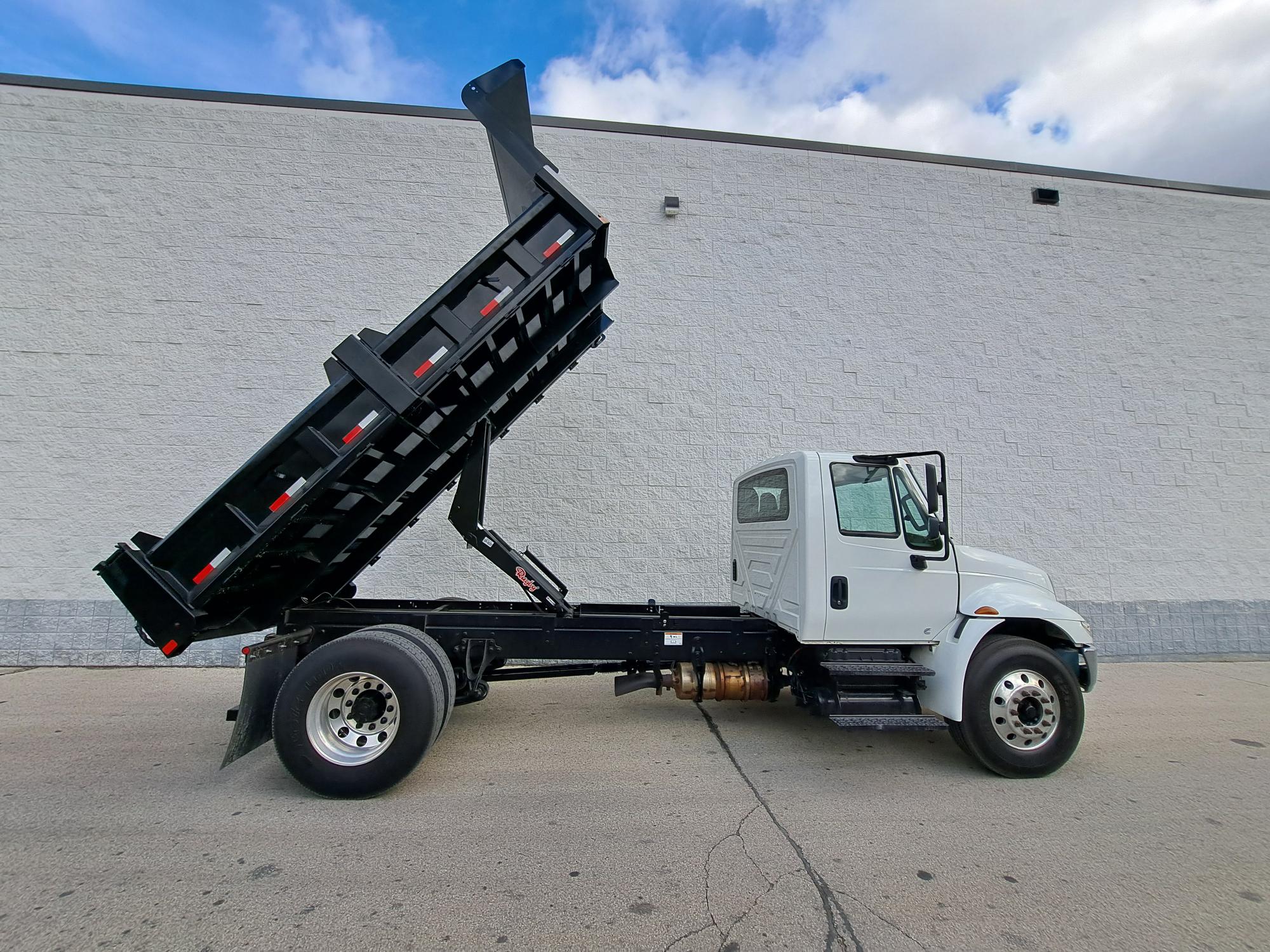 2018 INTERNATIONAL 4300 - image 1 of 6