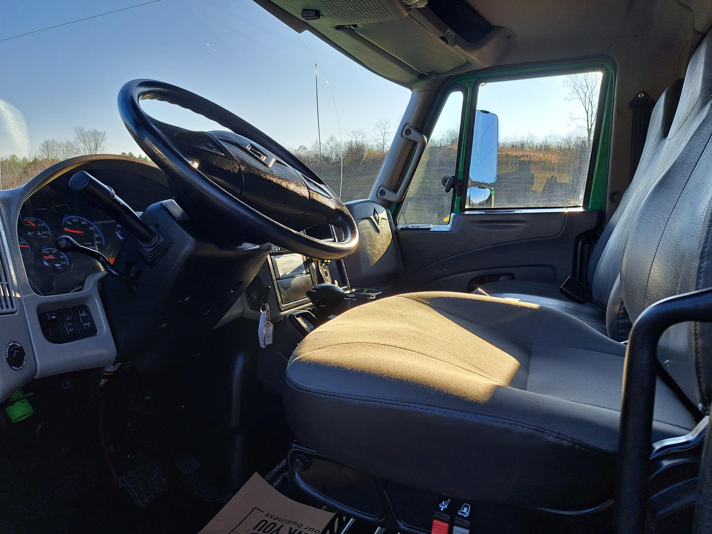 2018 INTERNATIONAL 4300 - image 1 of 6