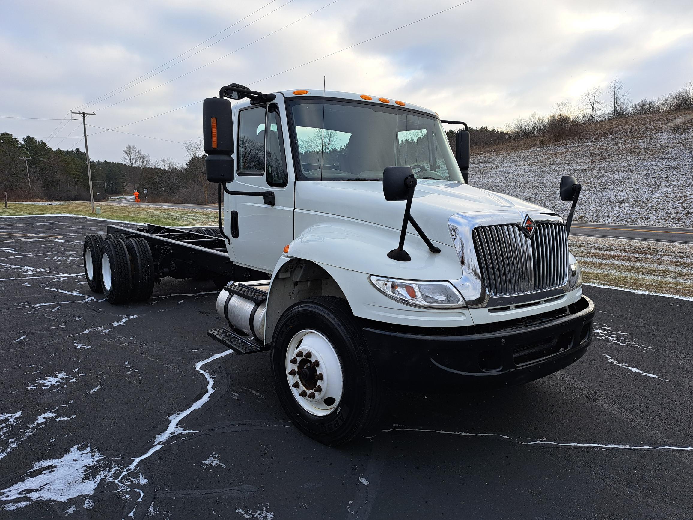 2019 INTERNATIONAL 4400 - image 1 of 6