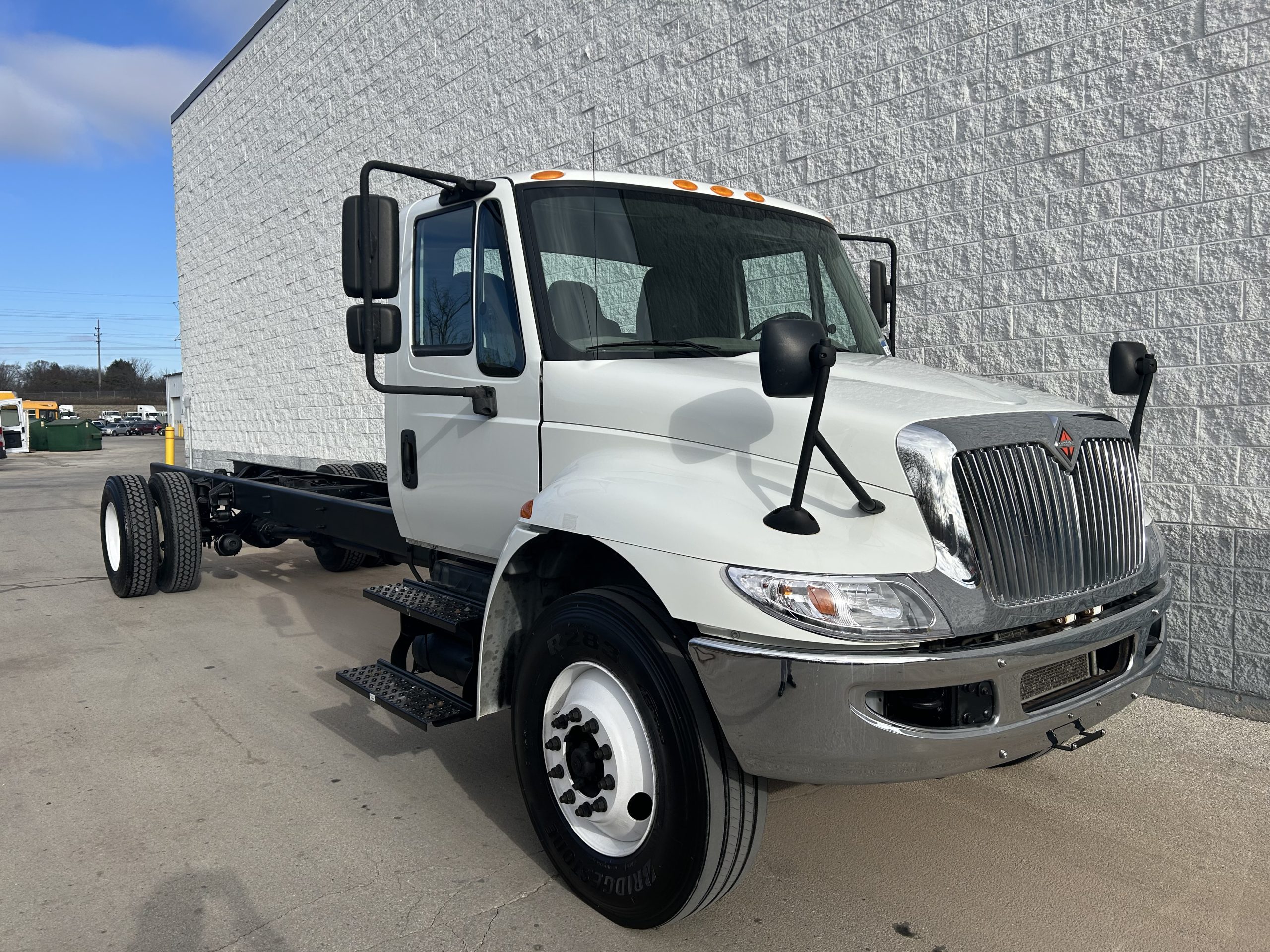 2018 INTERNATIONAL 4300 - image 1 of 6