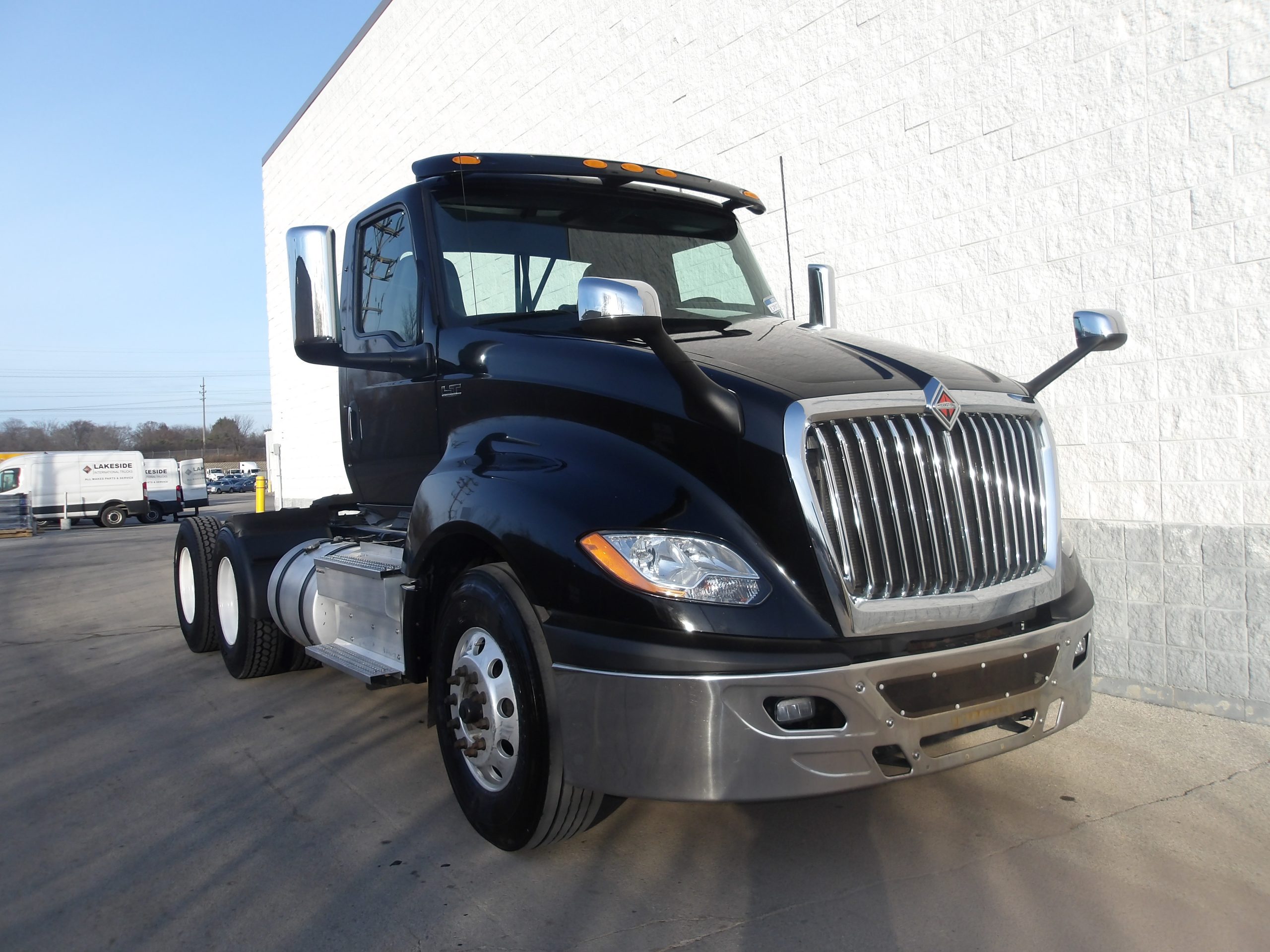 2019 INTERNATIONAL LT625 - image 1 of 6