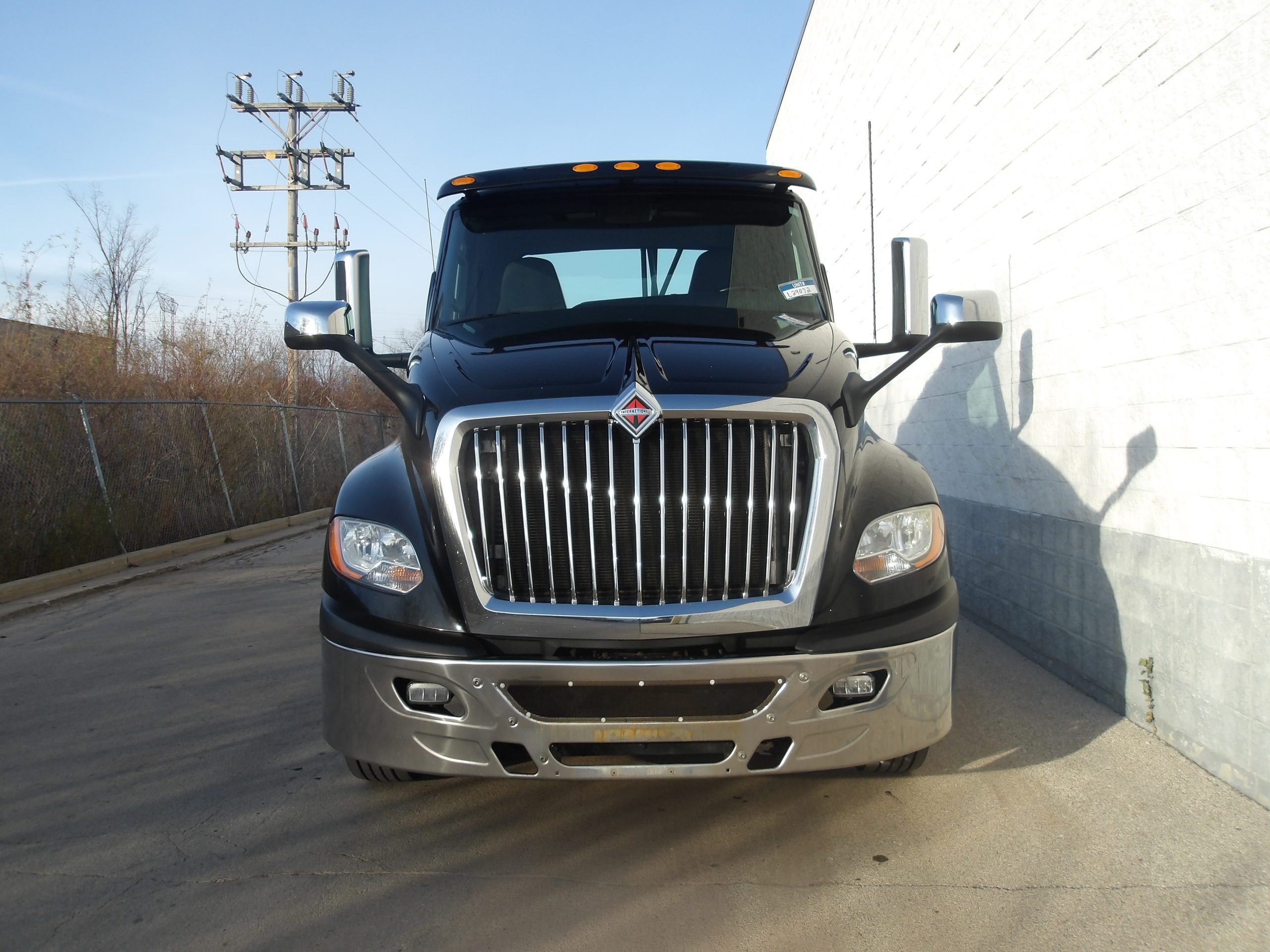 2019 INTERNATIONAL LT625 - image 2 of 6