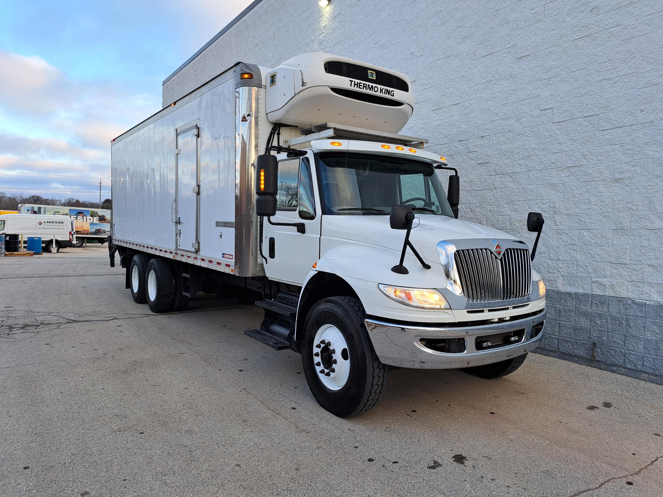 2018 INTERNATIONAL 4400 - image 1 of 6