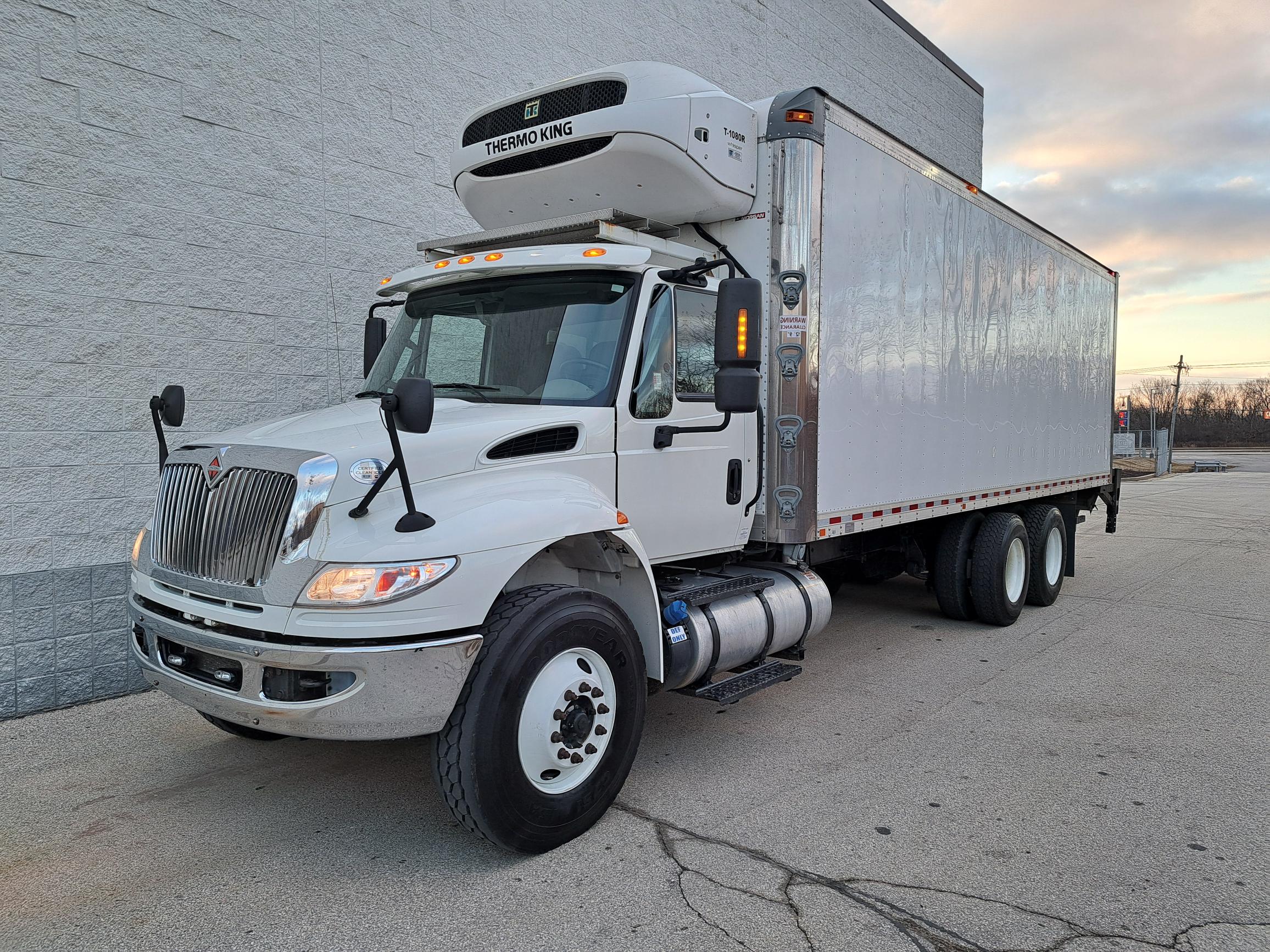 2018 INTERNATIONAL 4400 - image 3 of 6